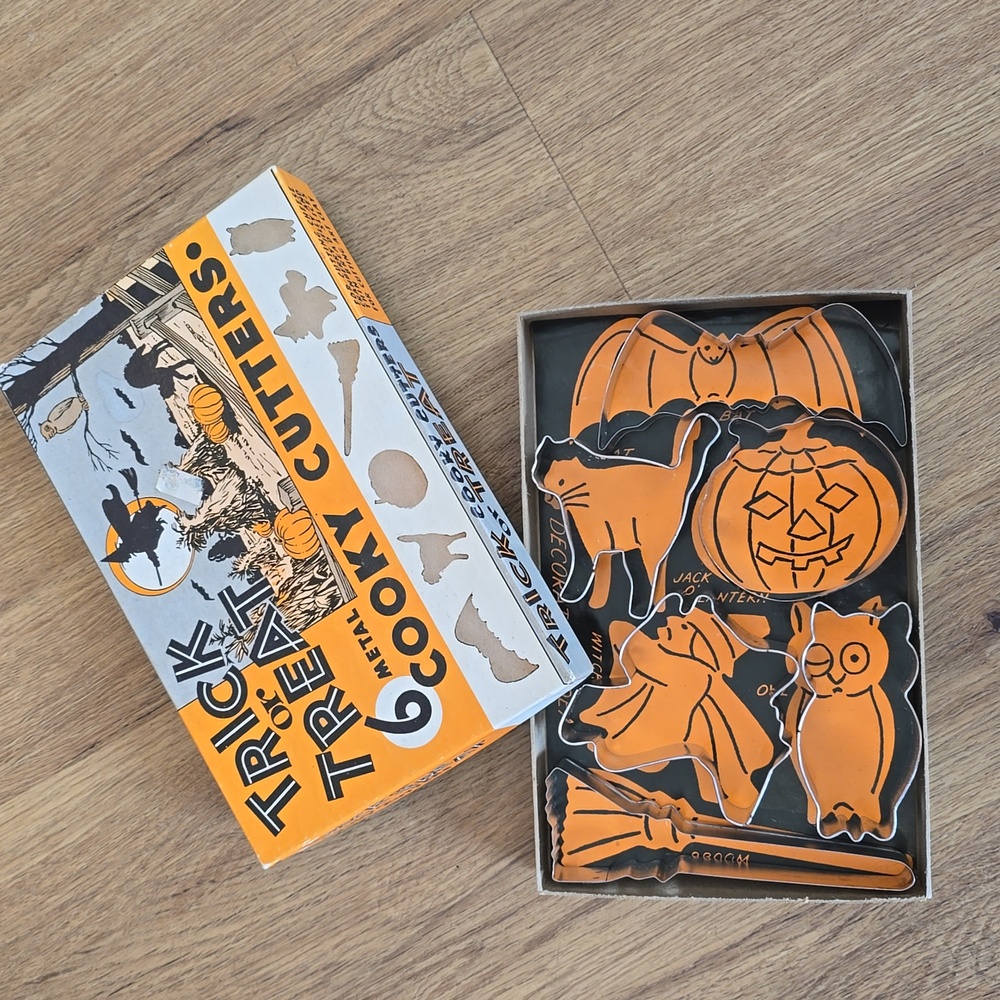 1940s Vintage Trick or Treat Metal Cookie Cutters Set